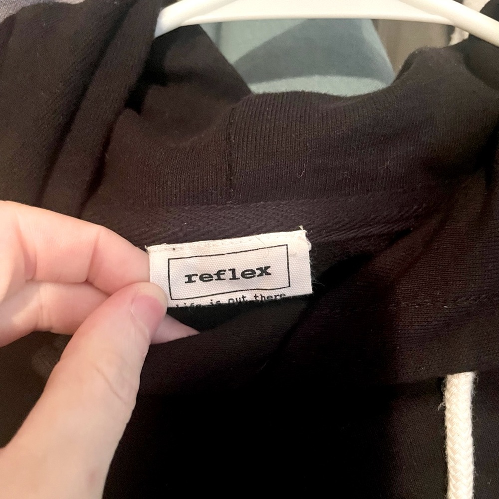 Cropped Draw String Hoodie - Picture 6 of 9